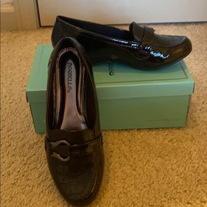 Women’s black work shoe